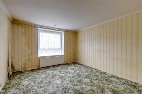 2 bedroom flat for sale, Pevensey Garden, Worthing BN11