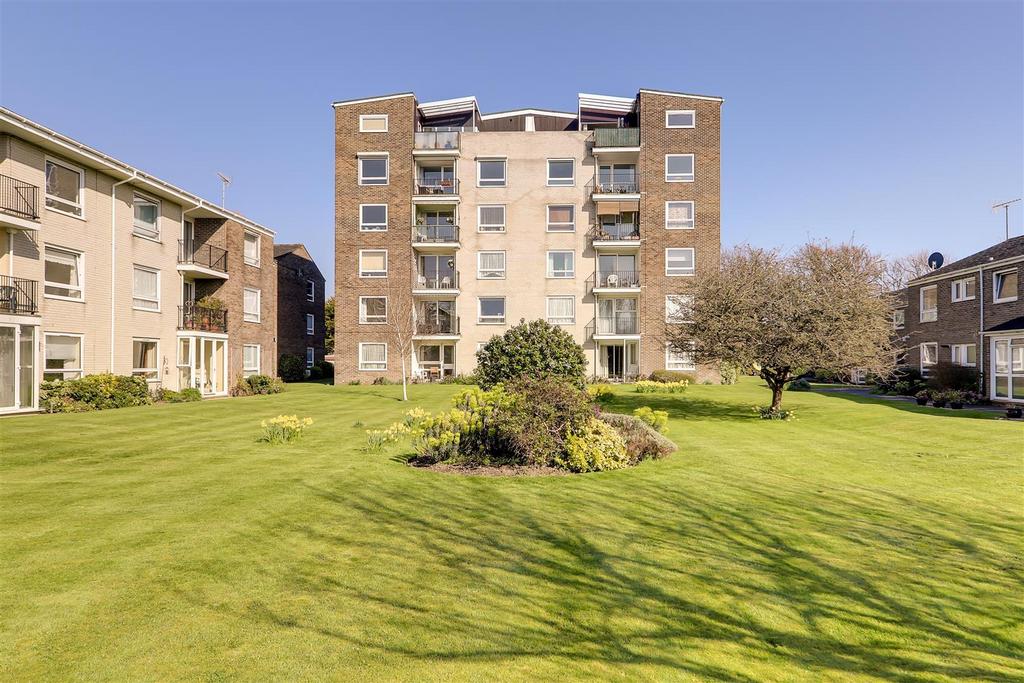 Pevensey Garden, Worthing BN11 2 bed flat for sale £239,950