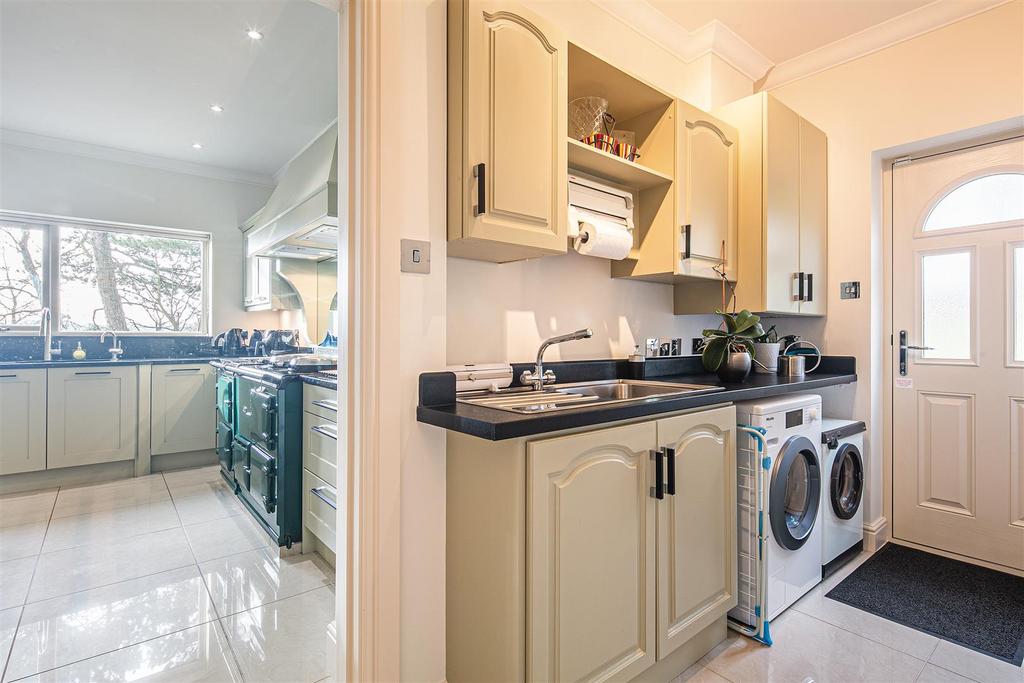 Utility through to kitchen
