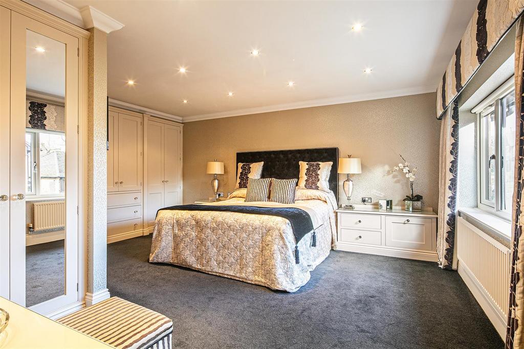 Principal bedroom