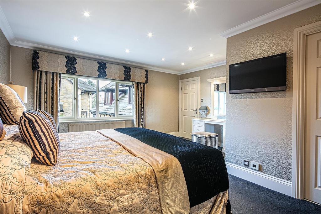 Principal bedroom