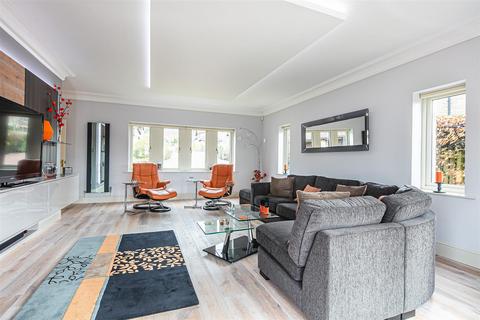 3 Knowle Green, Sheffield, S17 3AP