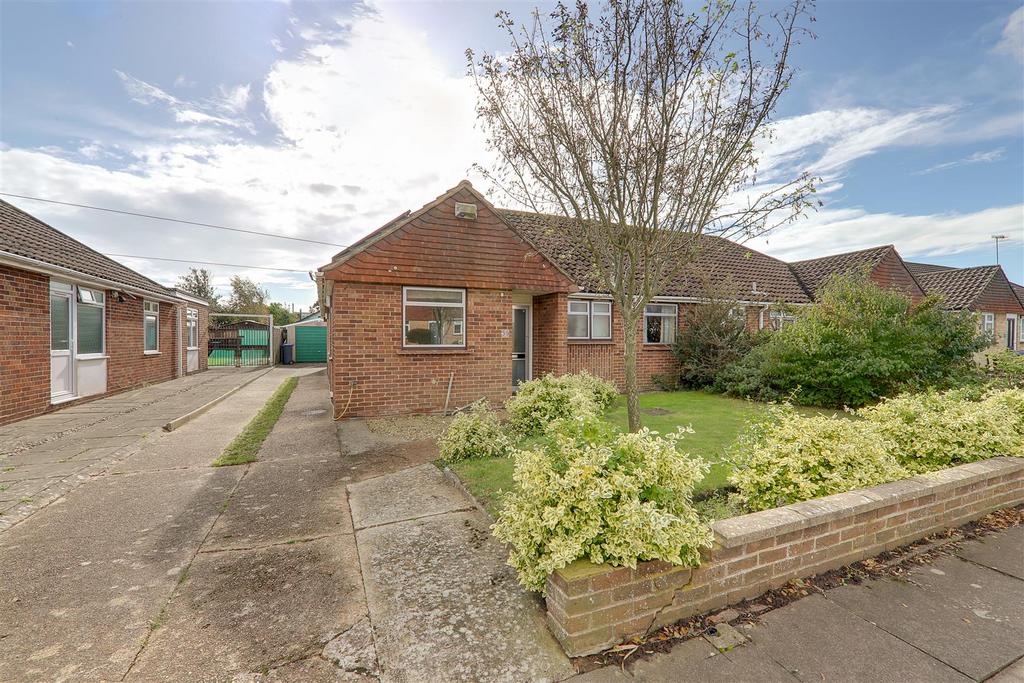 Coniston Road, Worthing BN12 3 bed semidetached bungalow for sale £