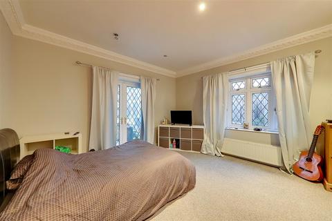5 bedroom detached house for sale, Crockhurst Hill, Worthing BN13