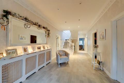 5 bedroom detached house for sale, Crockhurst Hill, Worthing BN13