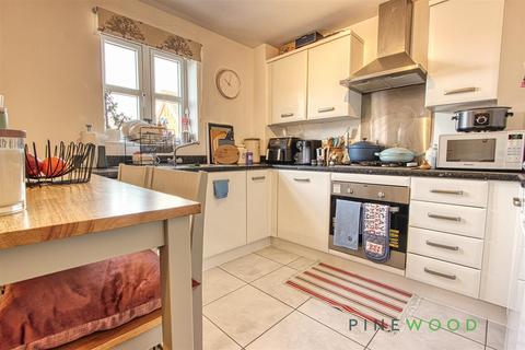 2 bedroom flat for sale, Vicarage Walk, Chesterfield S43