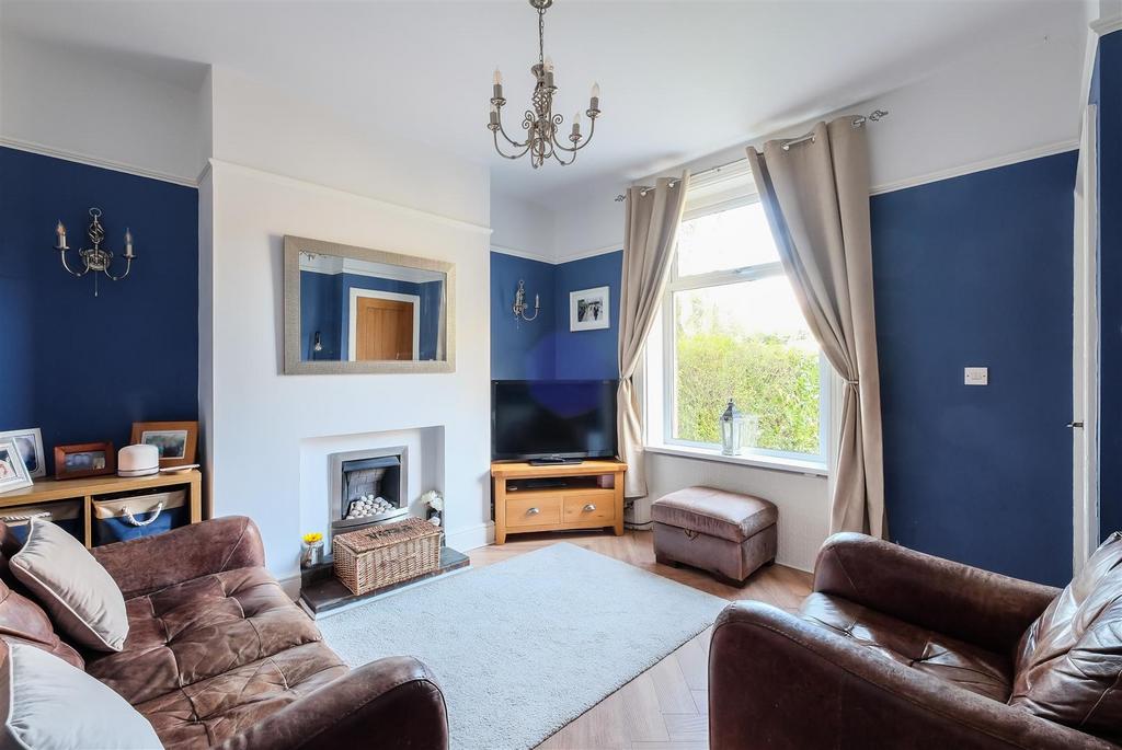 Regent Road, Huddersfield, HD1 3 bed terraced house for sale £215,000