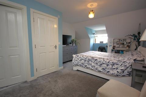 4 bedroom townhouse for sale, Tyne Way, Rushden NN10