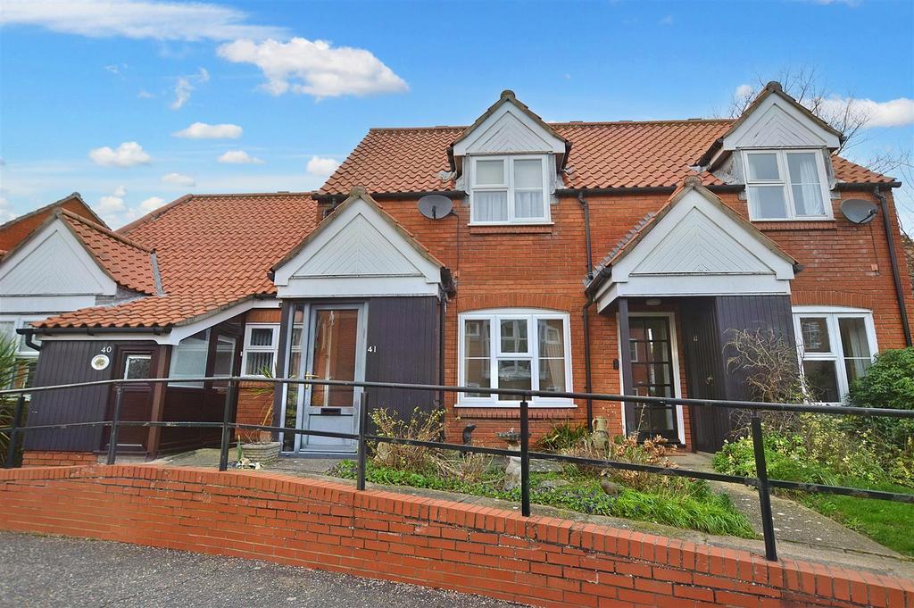 Ashdown Court Cromer 2 Bed Terraced House For Sale £198 000