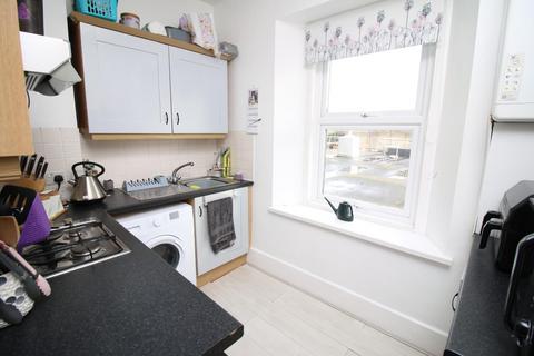 2 bedroom flat for sale, Spacious first floor apartment offering fantastic value