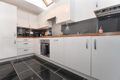 15 Broad Avenue, Hessle, HU13 0FH