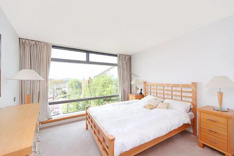 2 bedroom apartment to rent, Parliament View Apartments, 1 Albert Embankment, London