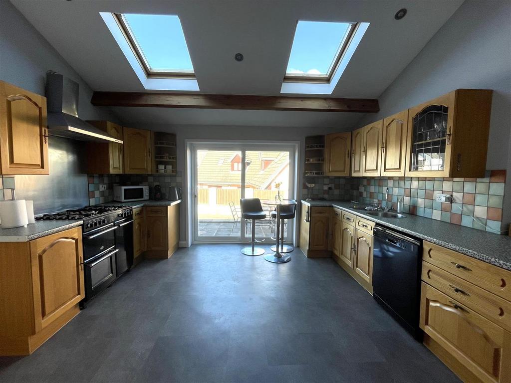 Open plan - Kitchen/Dining aspect