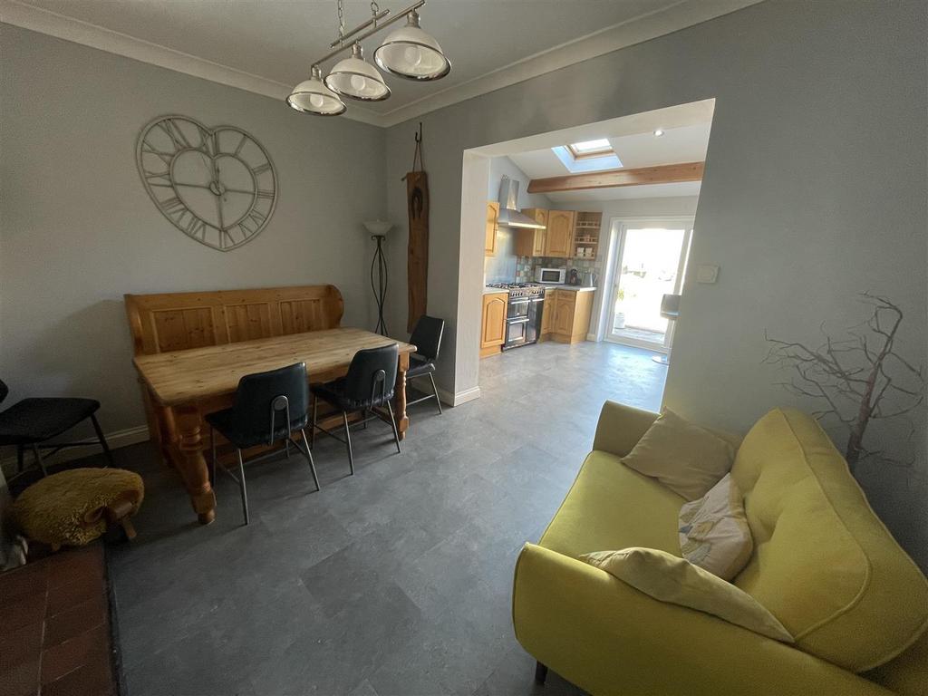 Open plan - Dining/Sitting area