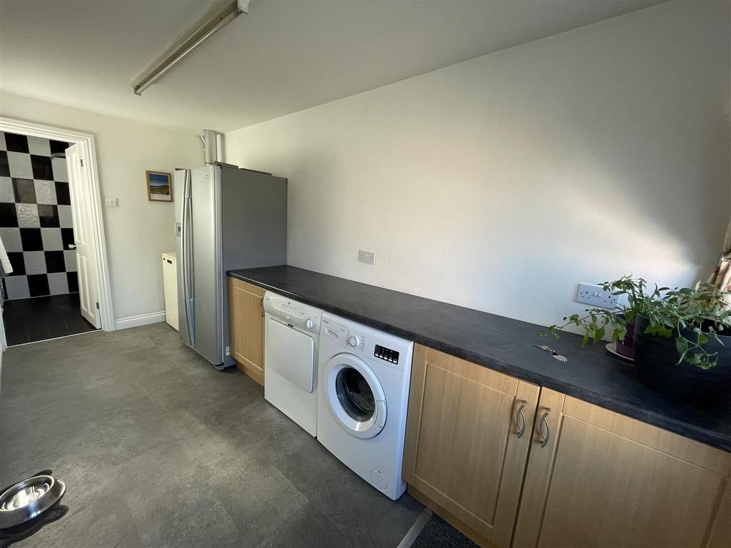 Utility room/Rear Porch