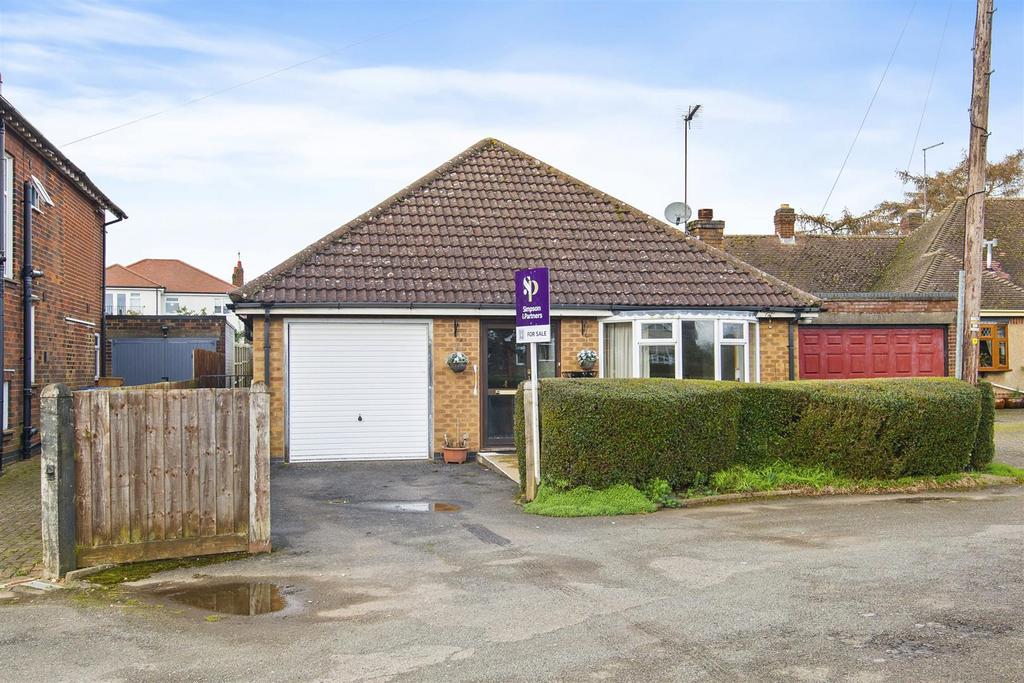 Paradise Avenue, Kettering NN15 4 bed detached bungalow for sale £375,000