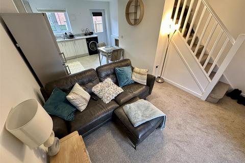 2 bedroom end of terrace house to rent, Nicholson Close, Redhill NG5