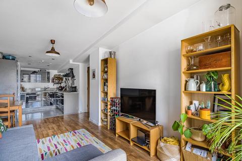 2 bedroom flat for sale - Pocock Street, London, SE1