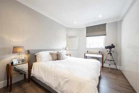 60 Chapman Square, London, SW19 5QU