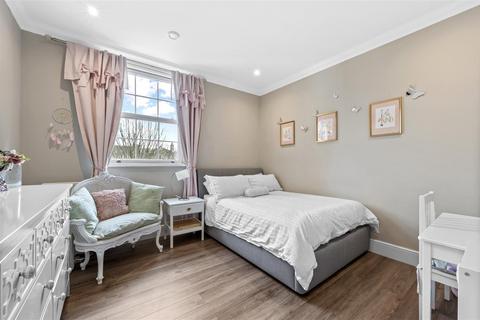 60 Chapman Square, London, SW19 5QU