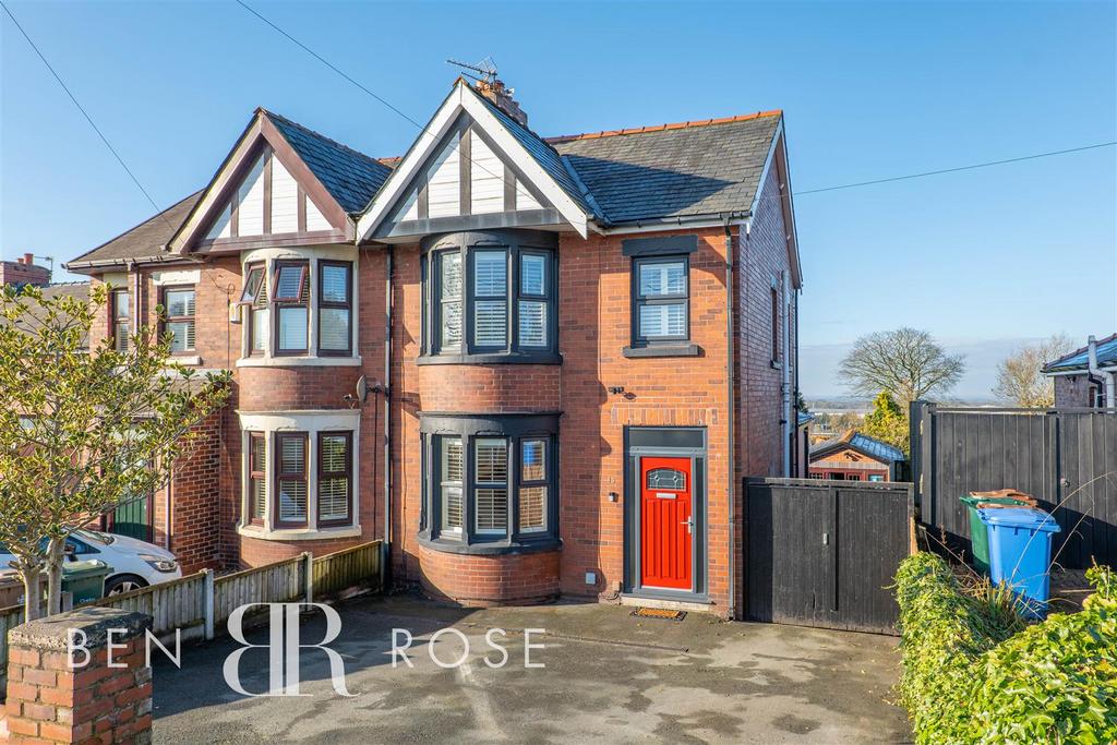 Preston Road, WhittleLeWoods, Chorley 3 bed semidetached house for