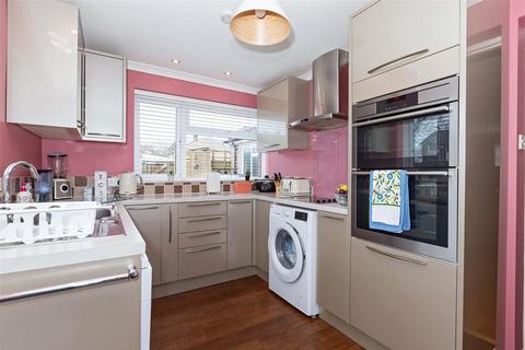 36 Coleridge Crescent, Goring By Sea, Worthing, BN12 6LT