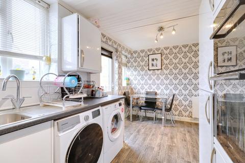 2 Monnow Green, Aveley, South Ockendon, RM15 4RR