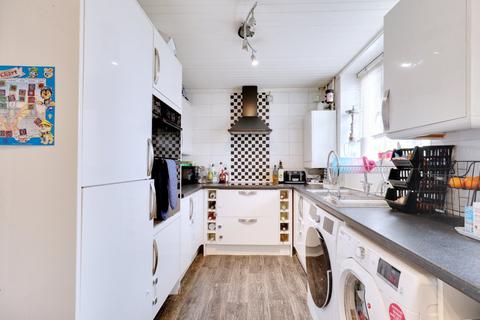 2 Monnow Green, Aveley, South Ockendon, RM15 4RR