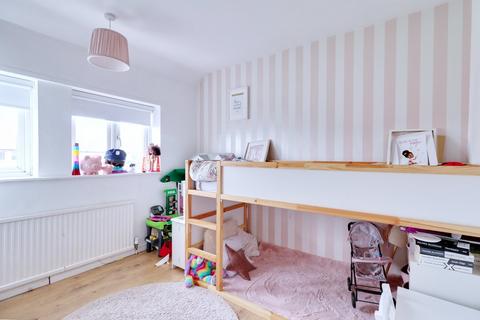 2 Monnow Green, Aveley, South Ockendon, RM15 4RR