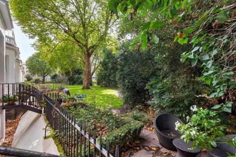 3 bedroom flat to rent, Onslow Gardens, London