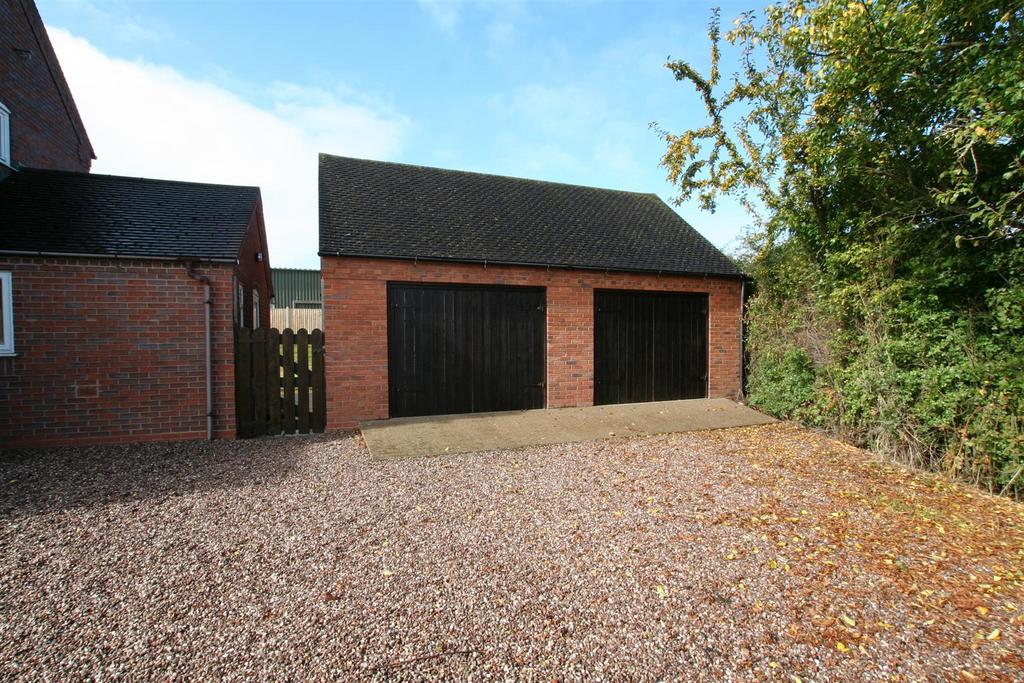 Newhaselandfarm,garages.JPG