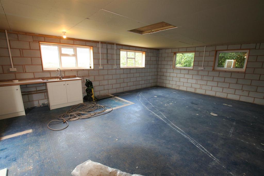 Newhaselandfarm,garageinside.JPG