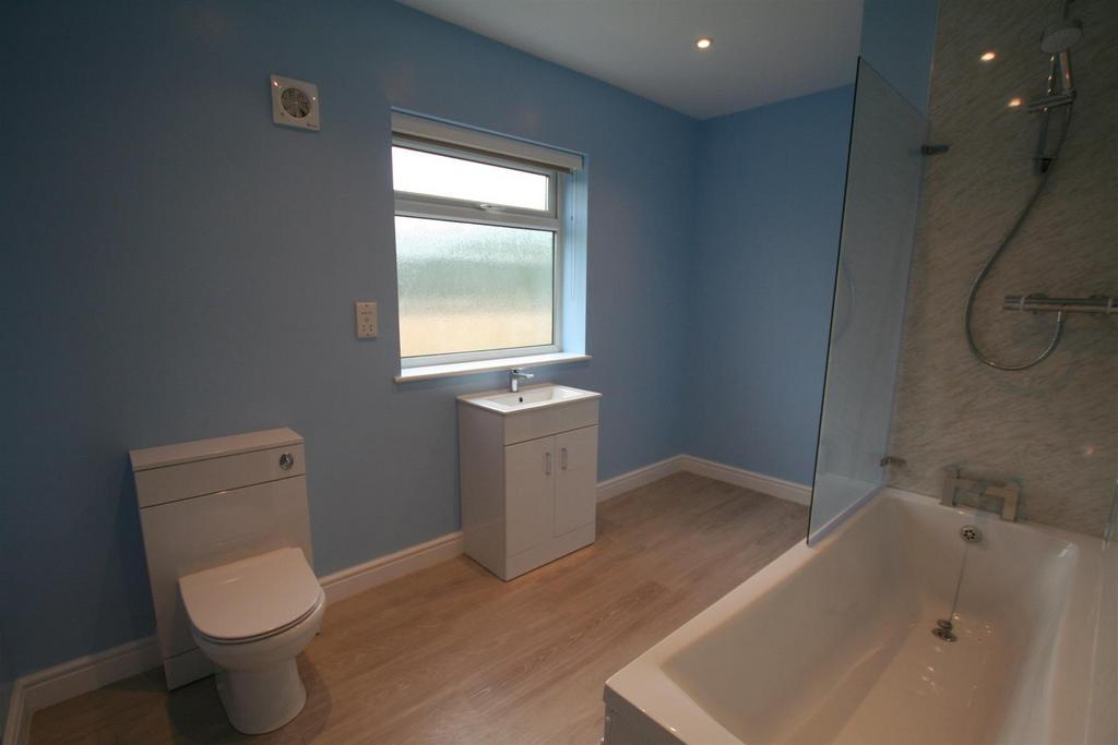 Newhaselandfarm,bathroom.JPG