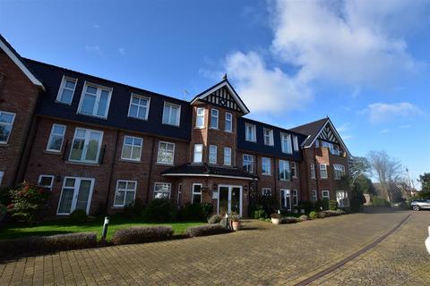 2 bedroom apartment for sale, Barclay Mews, Cromer