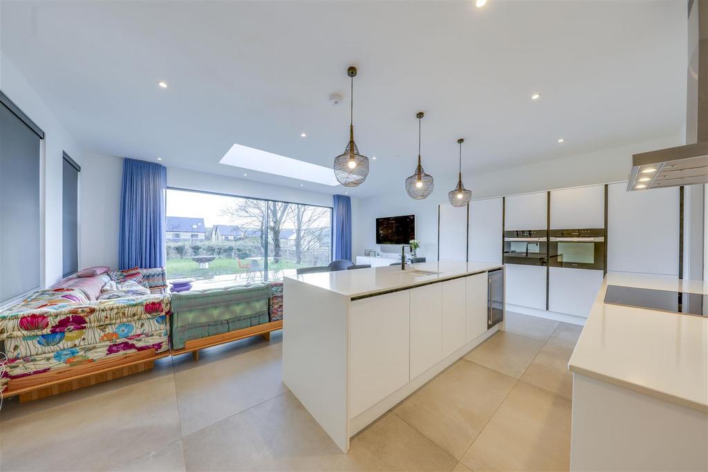 Open Plan Breakfast Kitchen / Lounge Alt