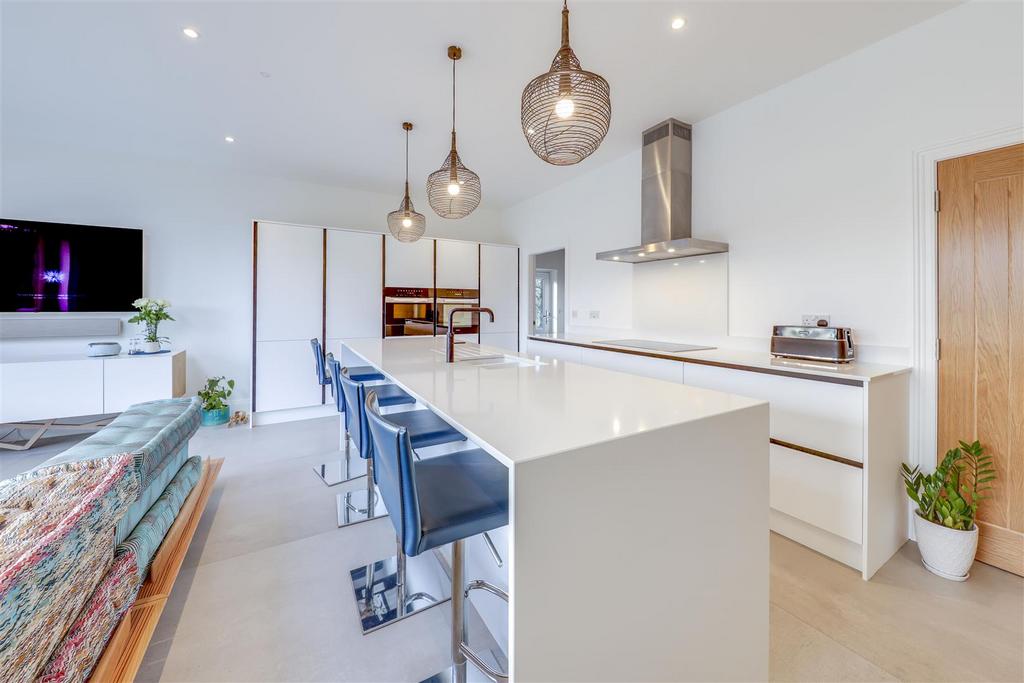 Open Plan Breakfast Kitchen / Lounge