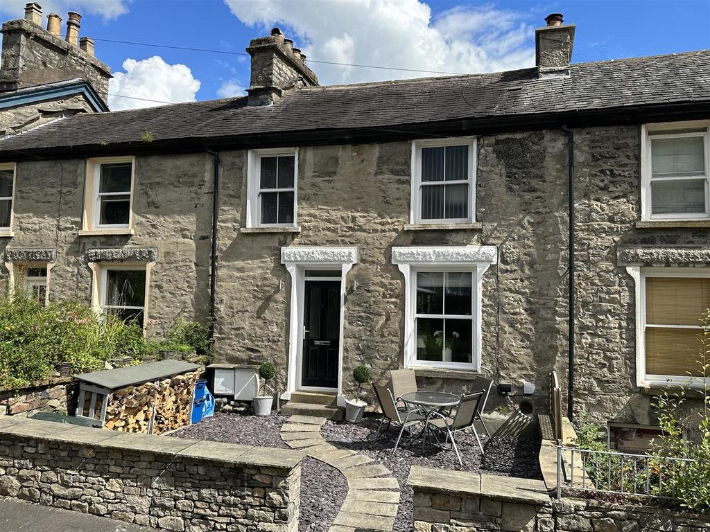 Serpentine Road, Kendal LA9 2 bed terraced house £280,000