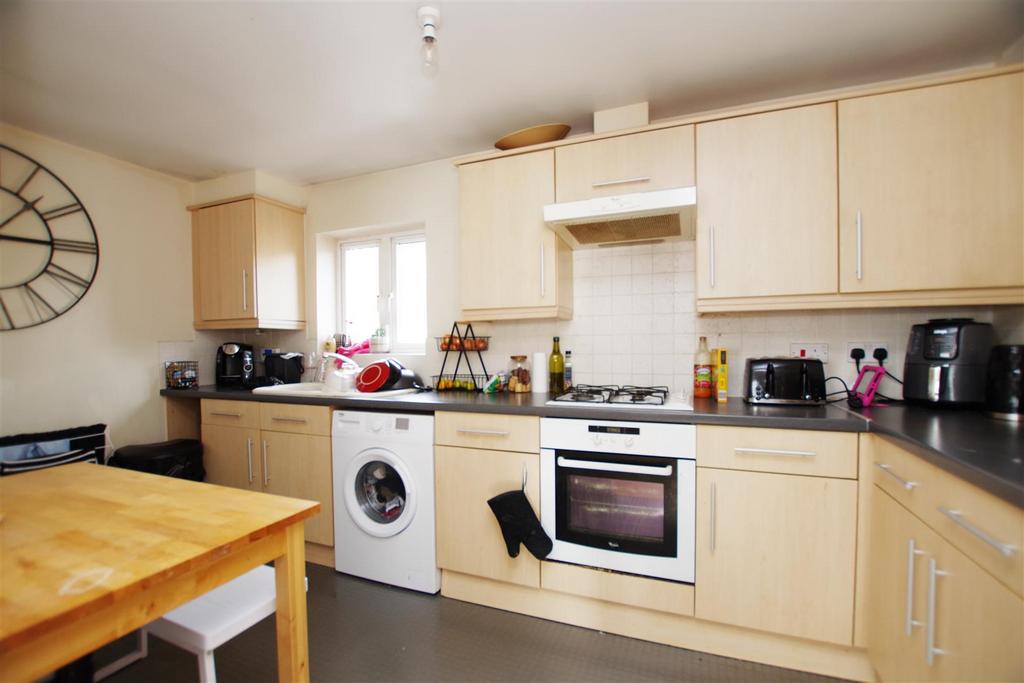 Padstow Road, Swindon SN2 2 bed coach house for sale £175,000
