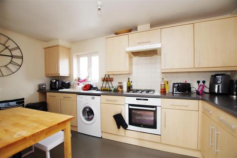 90 Padstow Road, Swindon, SN2 2EG