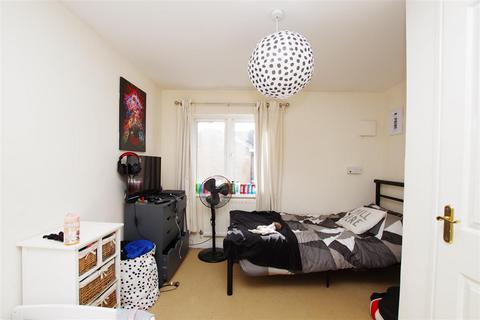 90 Padstow Road, Swindon, SN2 2EG