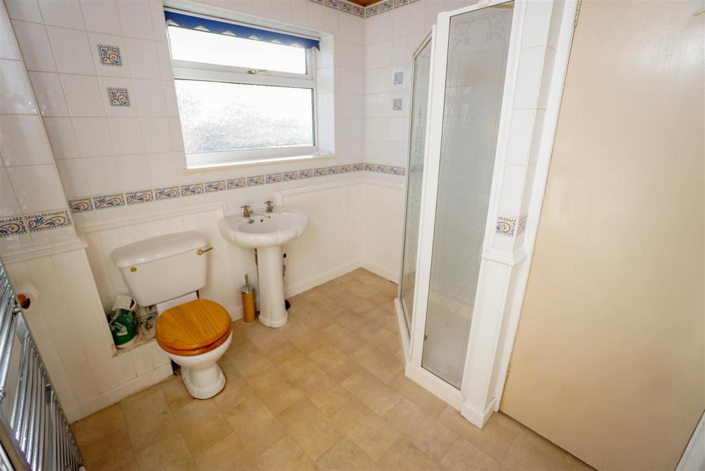 BATHROOM (1 of 1).jpg