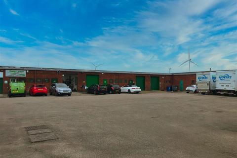 Industrial unit to rent - Grace Road, Sheerness