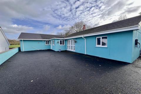 6 bedroom detached bungalow for sale, Heol Y Maerdy, Ffairfach, Llandeilo