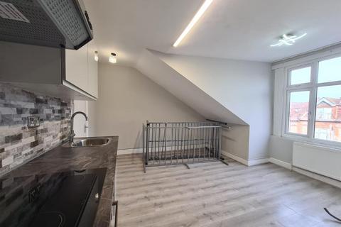 2 bedroom flat to rent - Dunsmure Road, London