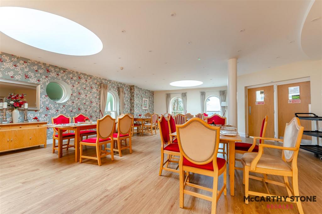 8585611-interior16.jpg