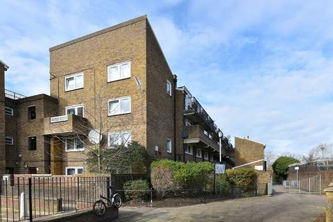1 bedroom in a house share to rent - Crefeld Close, Hammersmith, W6
