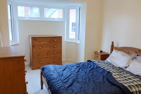 2 bedroom flat to rent - Rheims Court, Canterbury, Kent, CT2