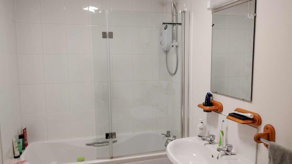 6 Rheims Court Bathroom 1