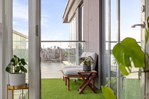 Flat 605, Iverson Point, 4 Harrison Walk, London, SE10 0YN