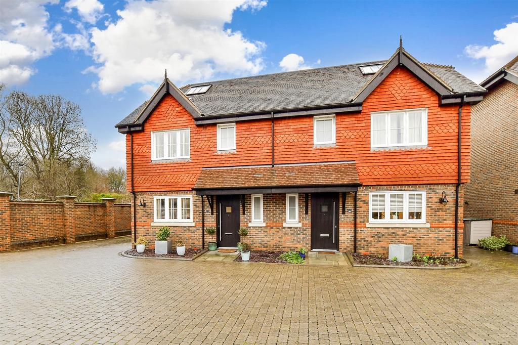 Horsham Road, Cowfold, Horsham, West Sussex 3 bed semidetached house
